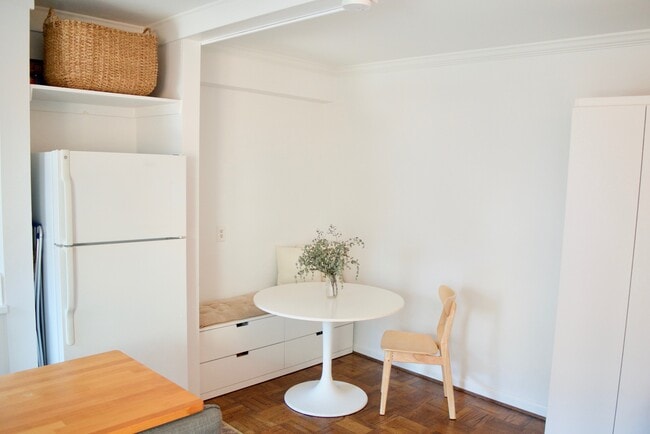 Photo - 2130 N St NW Unit 207