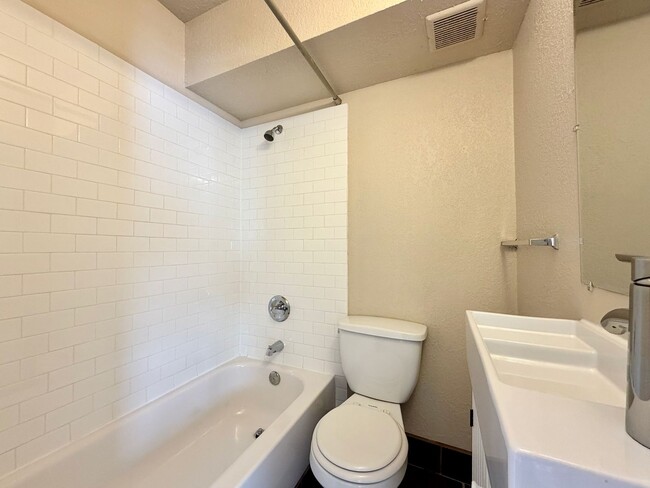 Building Photo - The Nelle Unit 3736-204