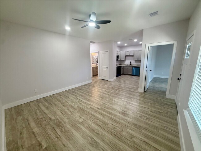 Photo - 9508 Quaker Ct