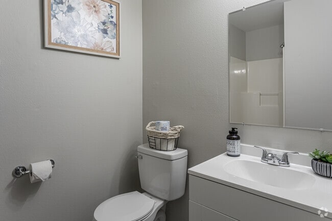 1BR, 1BA - 500 SF
