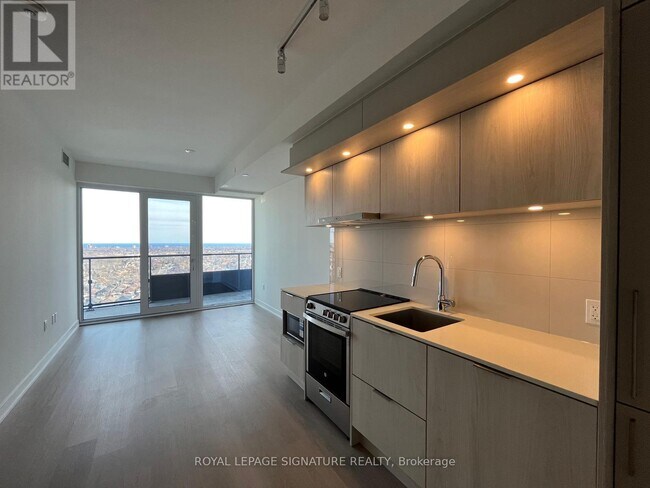 Photo - 448 Burnhamthorpe Rd W Unit 1508