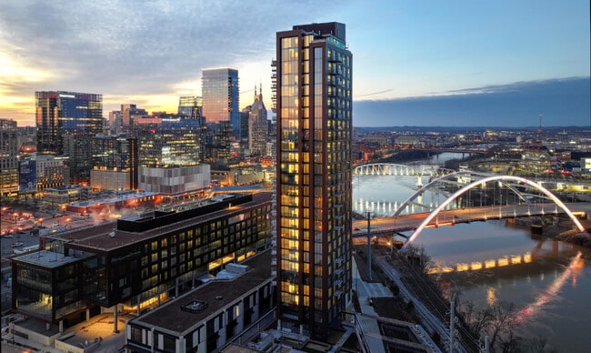 Building Photo - Olive