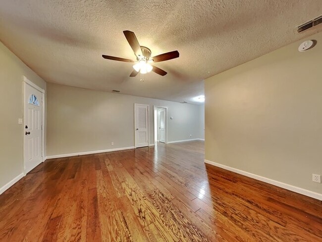 Photo - 2896 Capper Rd