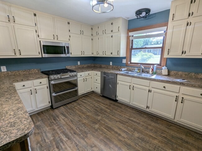 Photo - 115 Ferndale Dr House