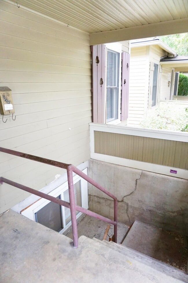 Photo - 640 1/2 S Meldrum St