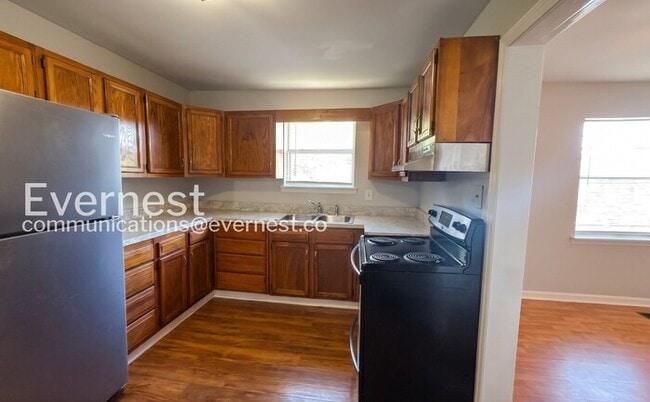 3 Bed/2 Bath Home with Fenced Yard / Vouchers Accepted / Available Now!