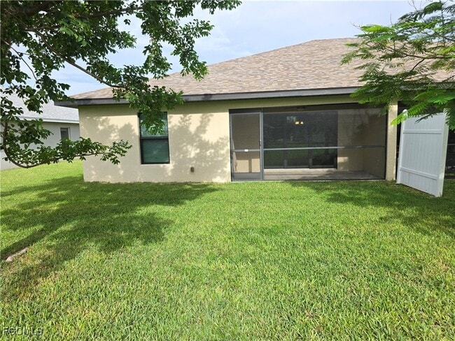 Building Photo - 2022 SW 15th Pl Rental