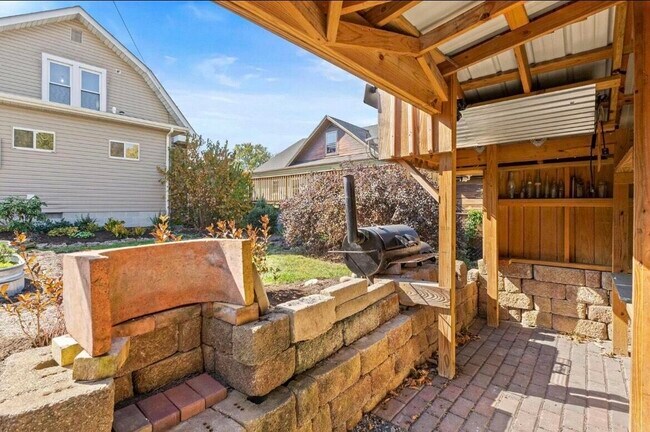 Photo - 2929 Newman St