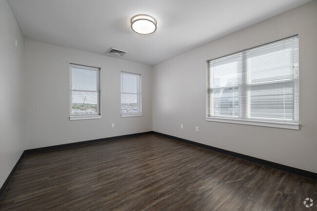 2BR, 1.5BA - 890SF - Primary Bedroom