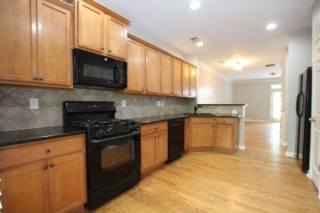 843 Commonwealth Ave SE