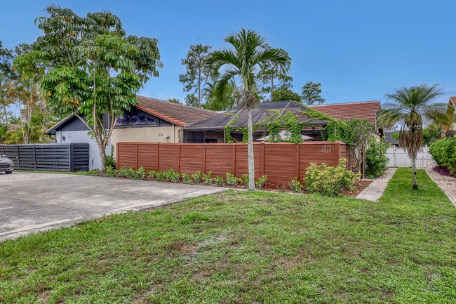Photo - 1279 Periwinkle Pl