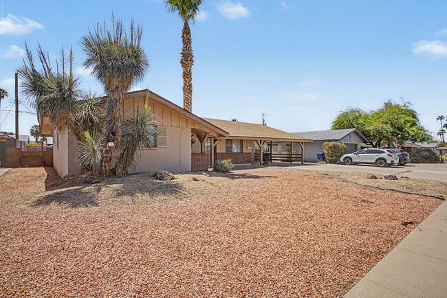 Photo - 921 E Campus Dr