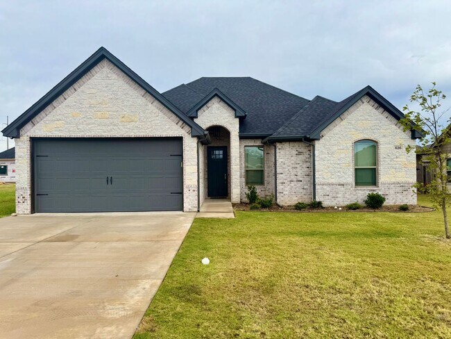 Building Photo - Beautiful Home In Tolar