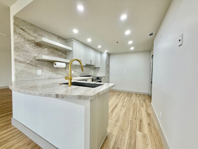 48 W Broadway