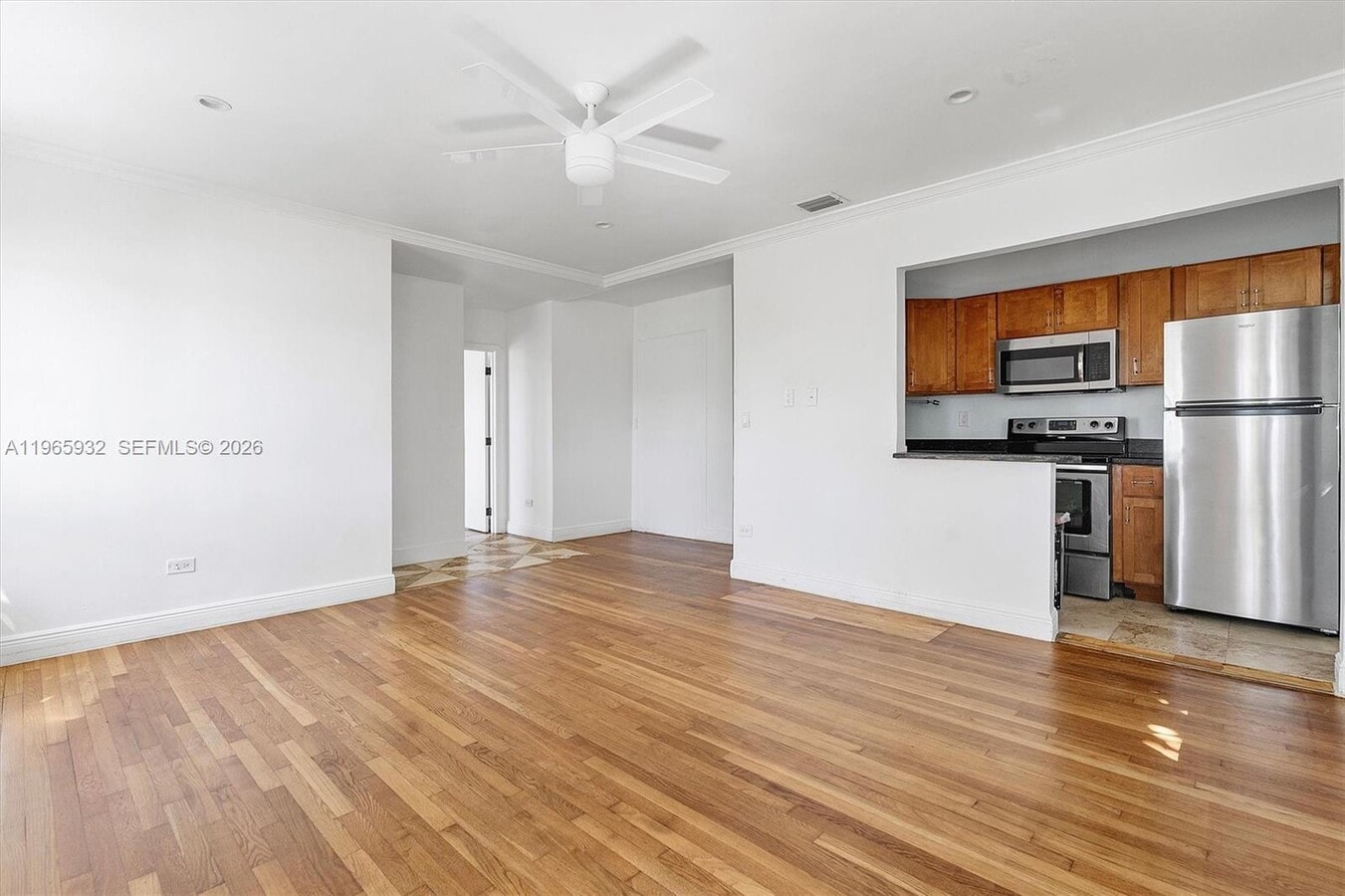 Photo - 8200 Byron Ave Unidad 3