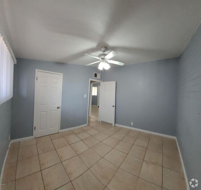Building Photo - 2 BEDROOM 1 BATH SINGLE LEVEL WITH PRIVATE... Rental