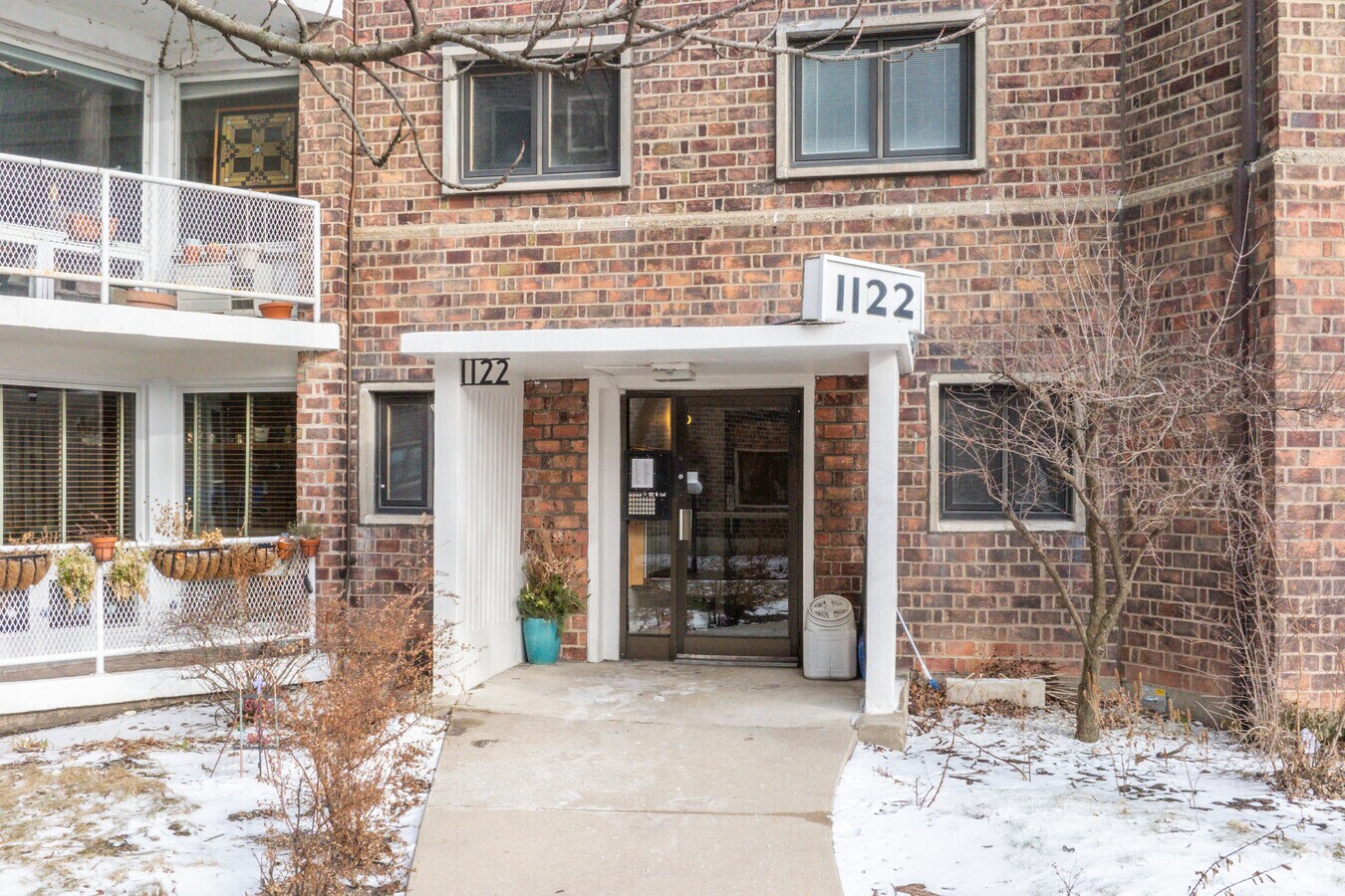 Entry - Lunt-Lake Apartments