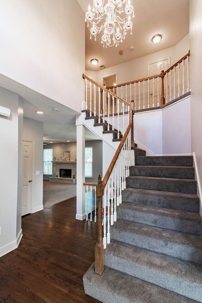Photo - 8304 W 122nd St