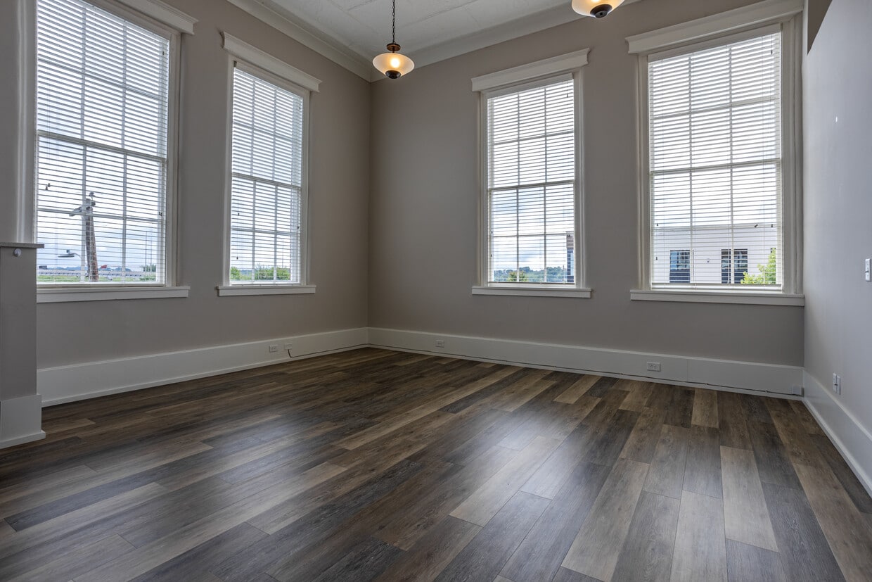Photo - Knox High Apartments