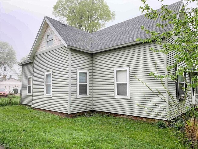 Photo - PRELEASING for AUGUST! Close to Campus