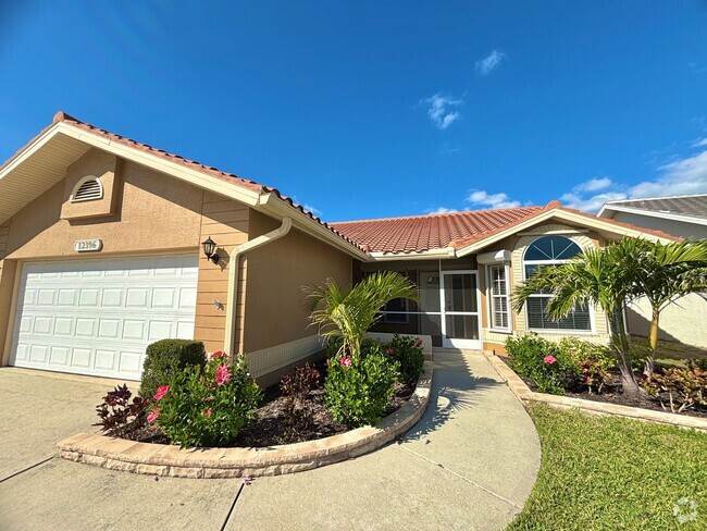 Building Photo - Charming 2 Bed, 2 Bath Home with Den in Fo...