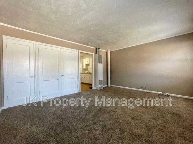 Photo - 208 9th St N