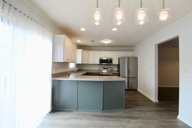 Photo - 3 story townhome with fenced in yard for rent in Taylor Springs