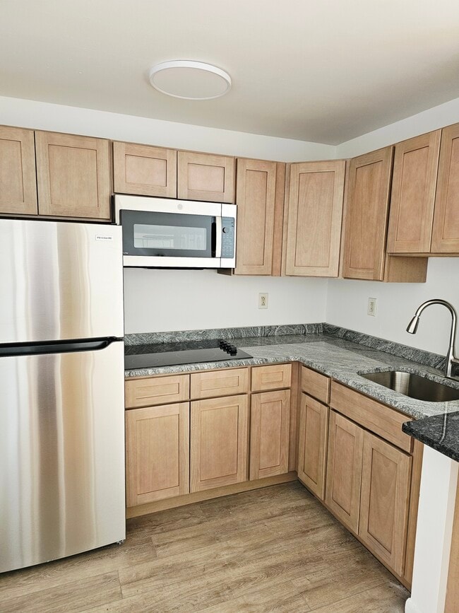 Apt 208 - 575 Farmington Ave