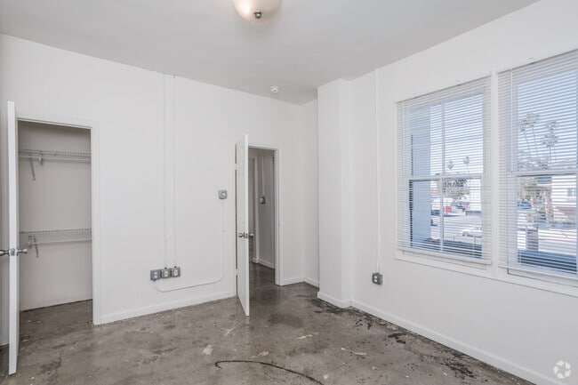 1BR, 1BA - 526-643 SF