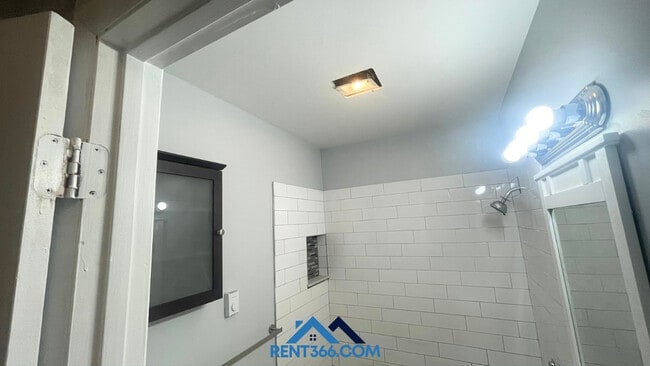 Photo - 405 E Norwegian St