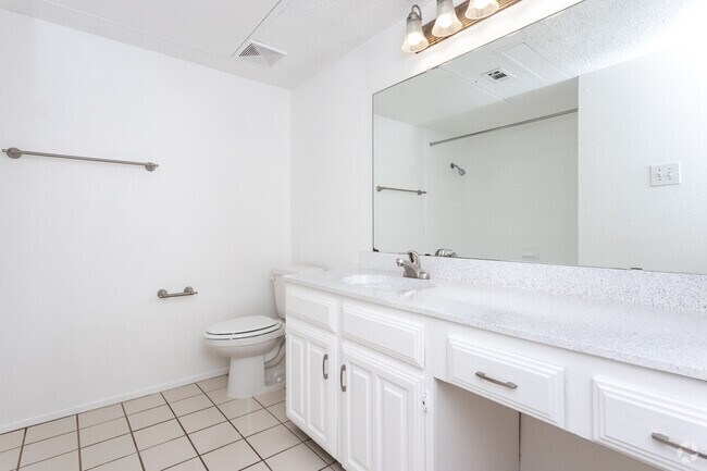 1BR,1.5BA-962SF