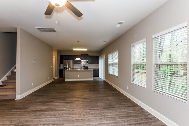 Photo - 401 Breezewood Dr