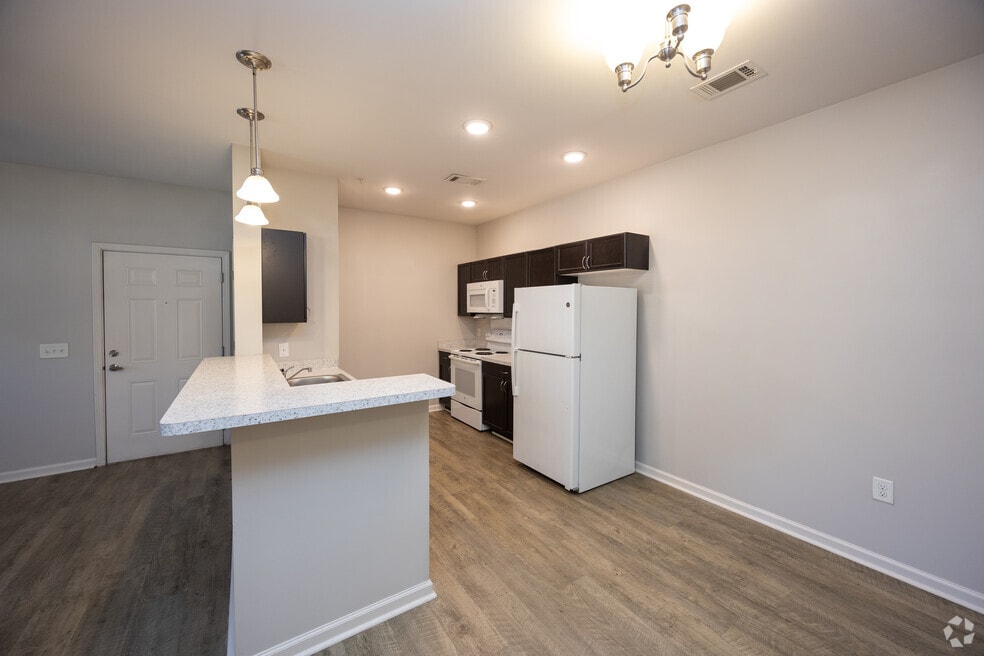 2BR, 2BA -1,005SF