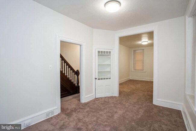 Photo - 5 Bedroms 1&1/2 Bathroom