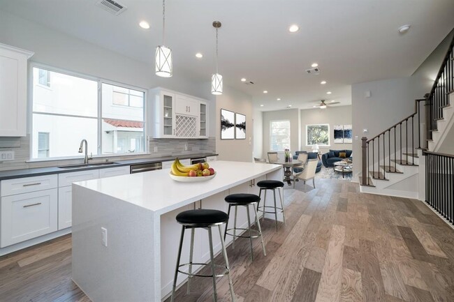 Photo - 1328 W 23rd St Casa