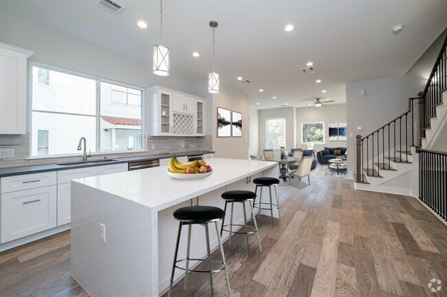 Building Photo - 1328 W 23rd St Rental