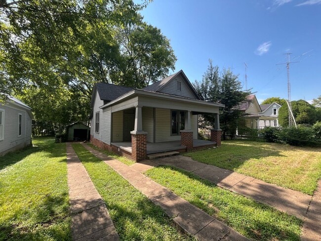 Photo - 109 5th Ave NW