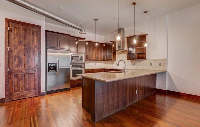 Building Photo - 2101 Larimer St Unit 203
