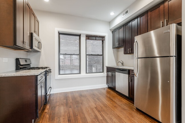 Building Photo - 527 W Barry Ave Unit 3N