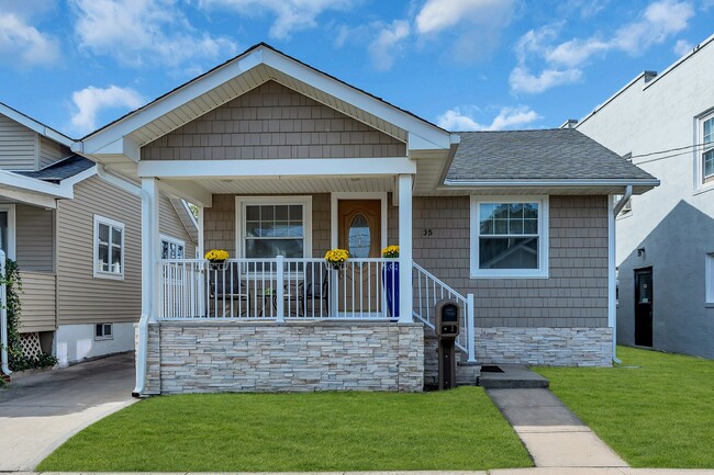 Building Photo - 35 Lipman Pl