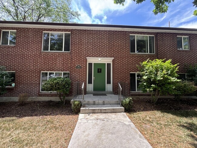 680 Elizabeth St