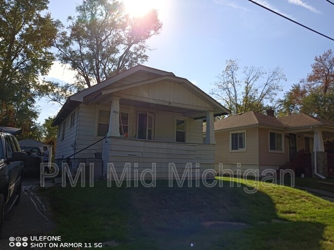 Building Photo - 1023 Barrie Ave Rental