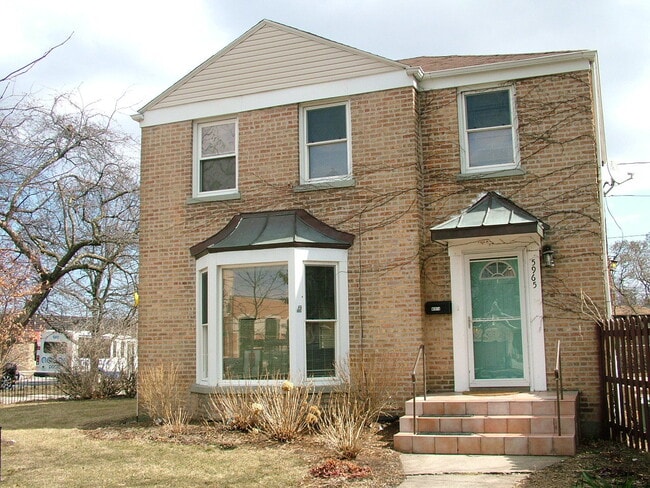 Building Photo - 5965 W Touhy Ave Rental