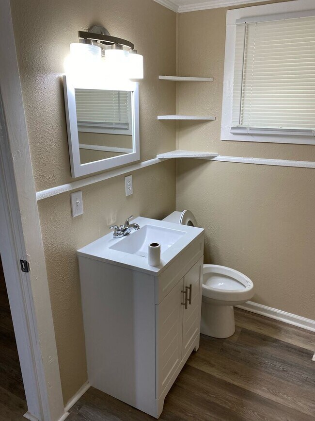 Photo - 4 Bed 1 Bath House