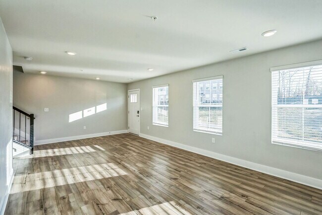 Photo - 4158 Skipton Pl