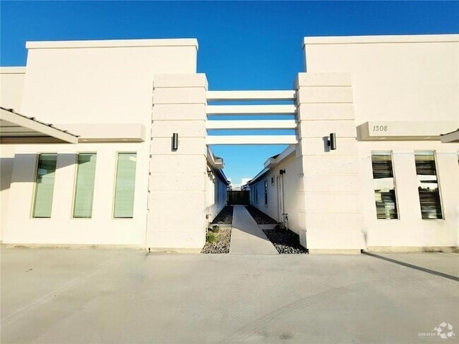 Building Photo - 1308 Vani Dr Unit 1 Rental