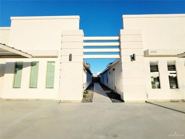 Building Photo - 1308 Vani Dr Unit 1 Rental