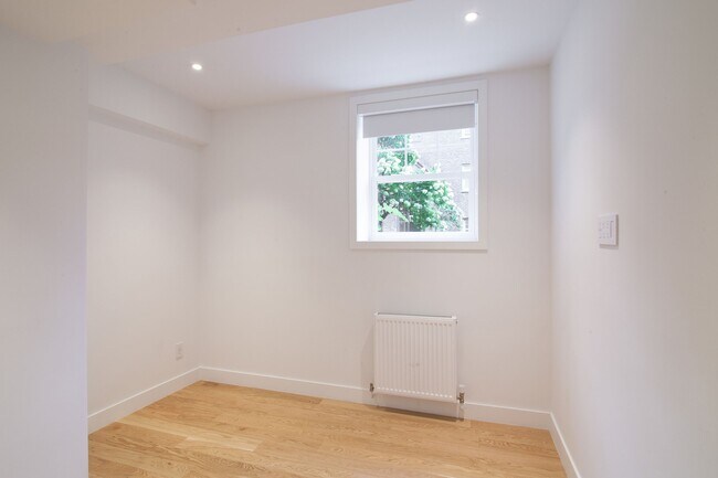 Photo - 4715 Chem. Queen Mary Unit 37