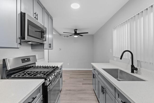 Photo - 8101 Larson Ave Apartamento Unidad 11