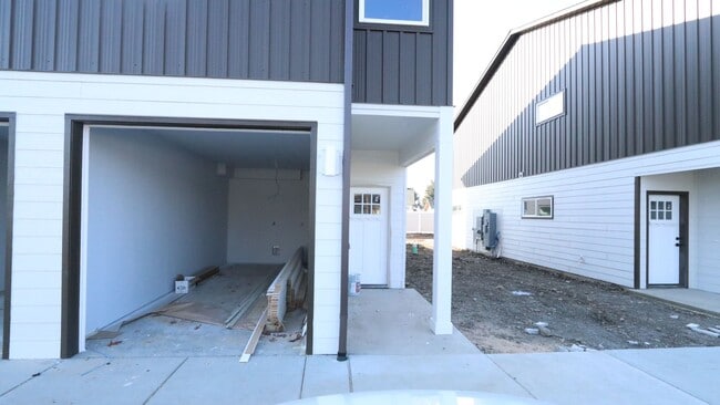 Photo - Mullan Lodge now Pre-leasing!